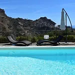 Victoria, * Taormina