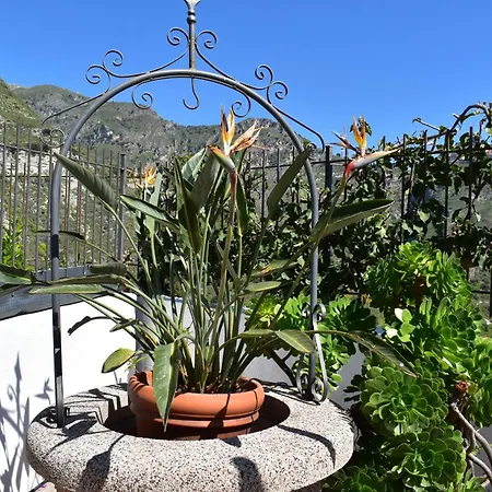 Victoria, Taormina
