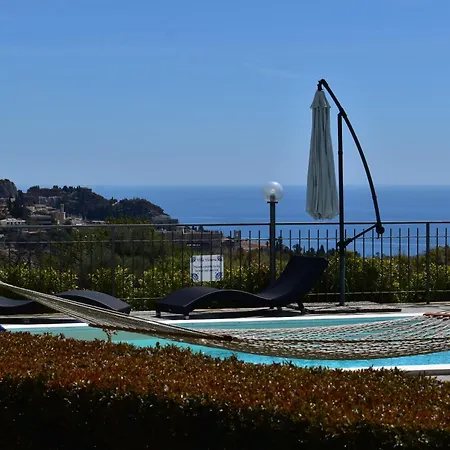 Victoria, Taormina